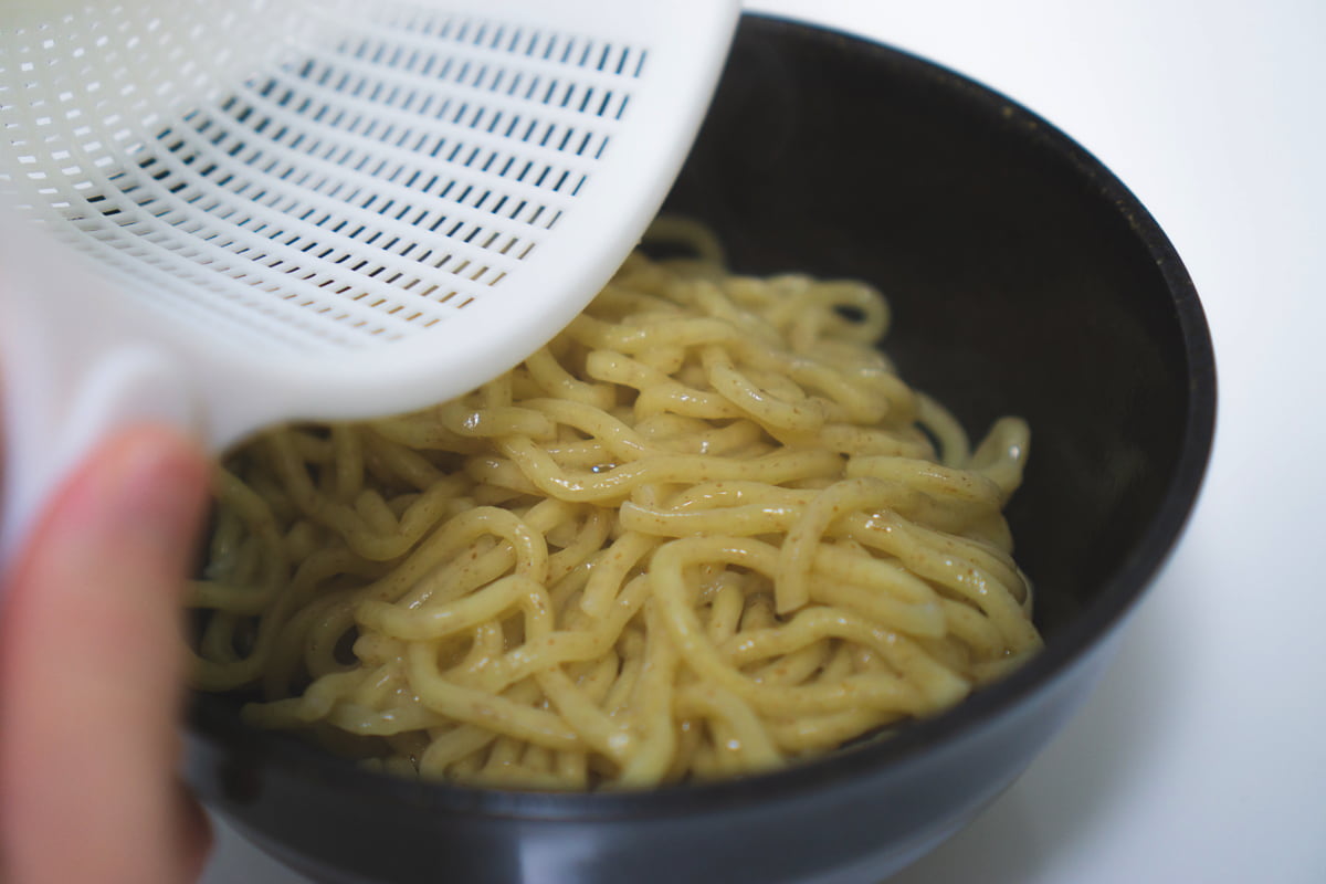 麺をあげる