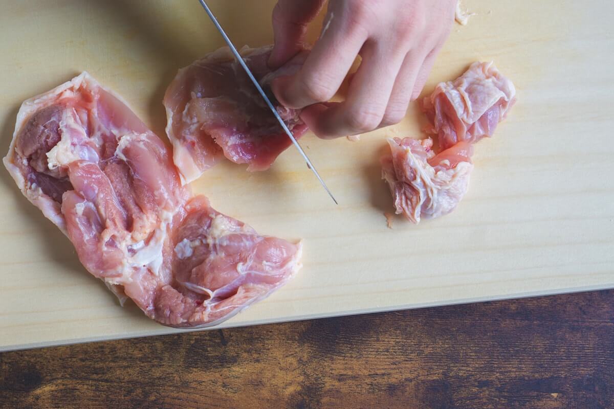 肉は食べやすい大きさに