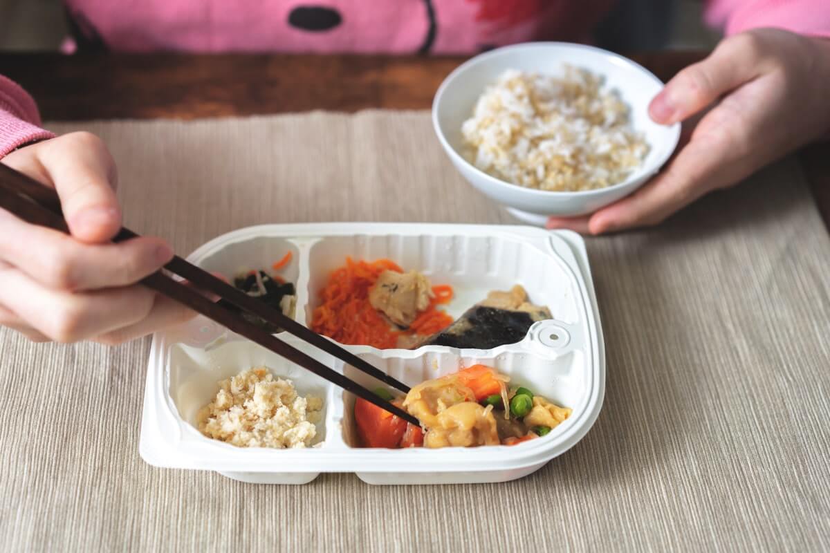 糸コンと鶏肉の煮物は出汁の効いた和風な味わい