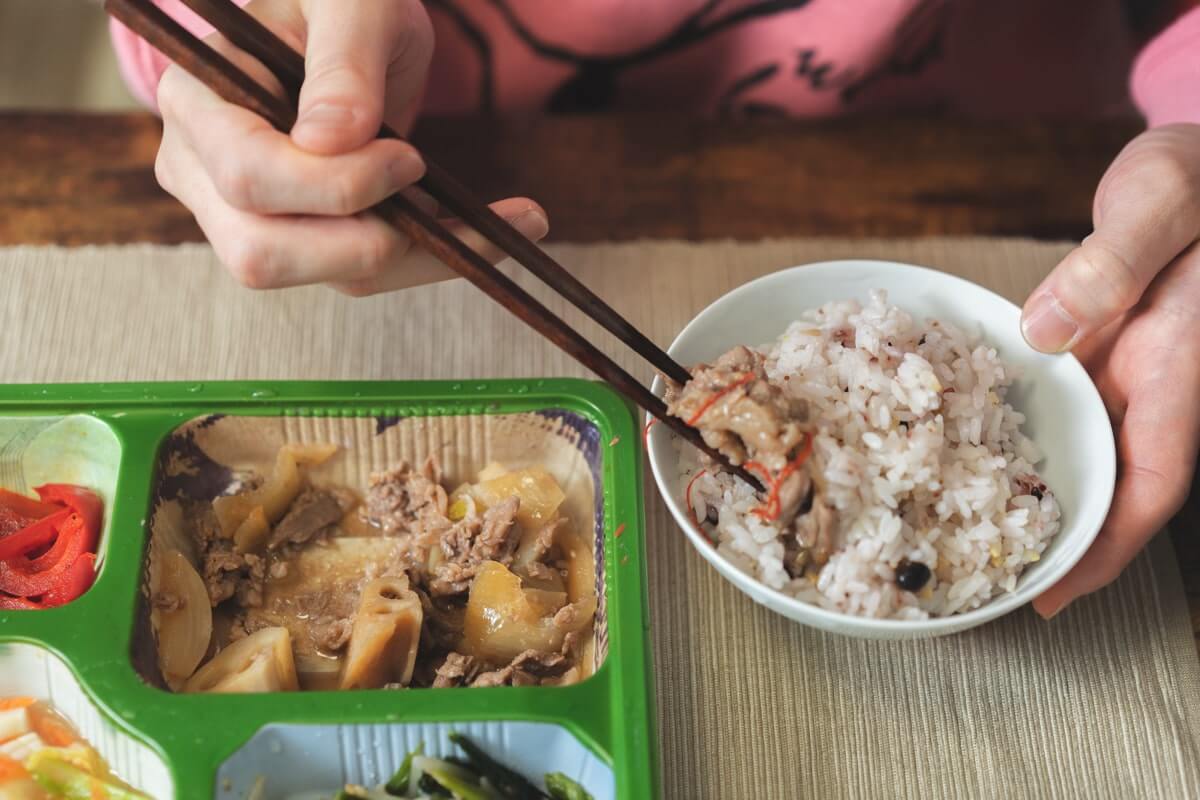 牛肉とレンコンの黒酢炒め